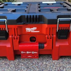 Milwaukee PACKOUT Large 22 Inch Tool Box