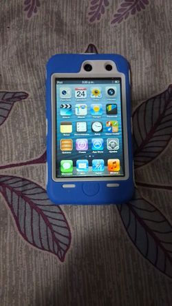 Apple iPod Touch with Blue Protective Case 64Gb With Camera And Two Cases