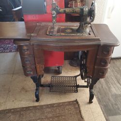 White Antique Sowing Machine 