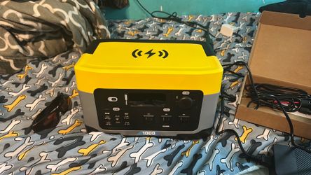 Champion Power Equipment 2,000/1,000-Watt Lithium-Ion Solar Generator Portable Power Station Backup Battery, 998Wh