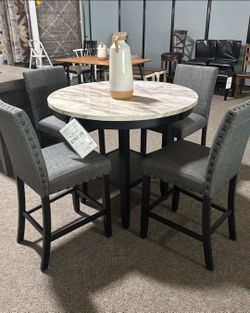 Olivia 🎉 brand new/ modern/luxury 🌼  Dining Table and Chairs