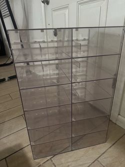 Lockable display case 12 sections