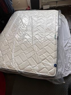 Like NEW Wayfair Linenspa Dreamer 10" Hybrid Mattress, Queen
