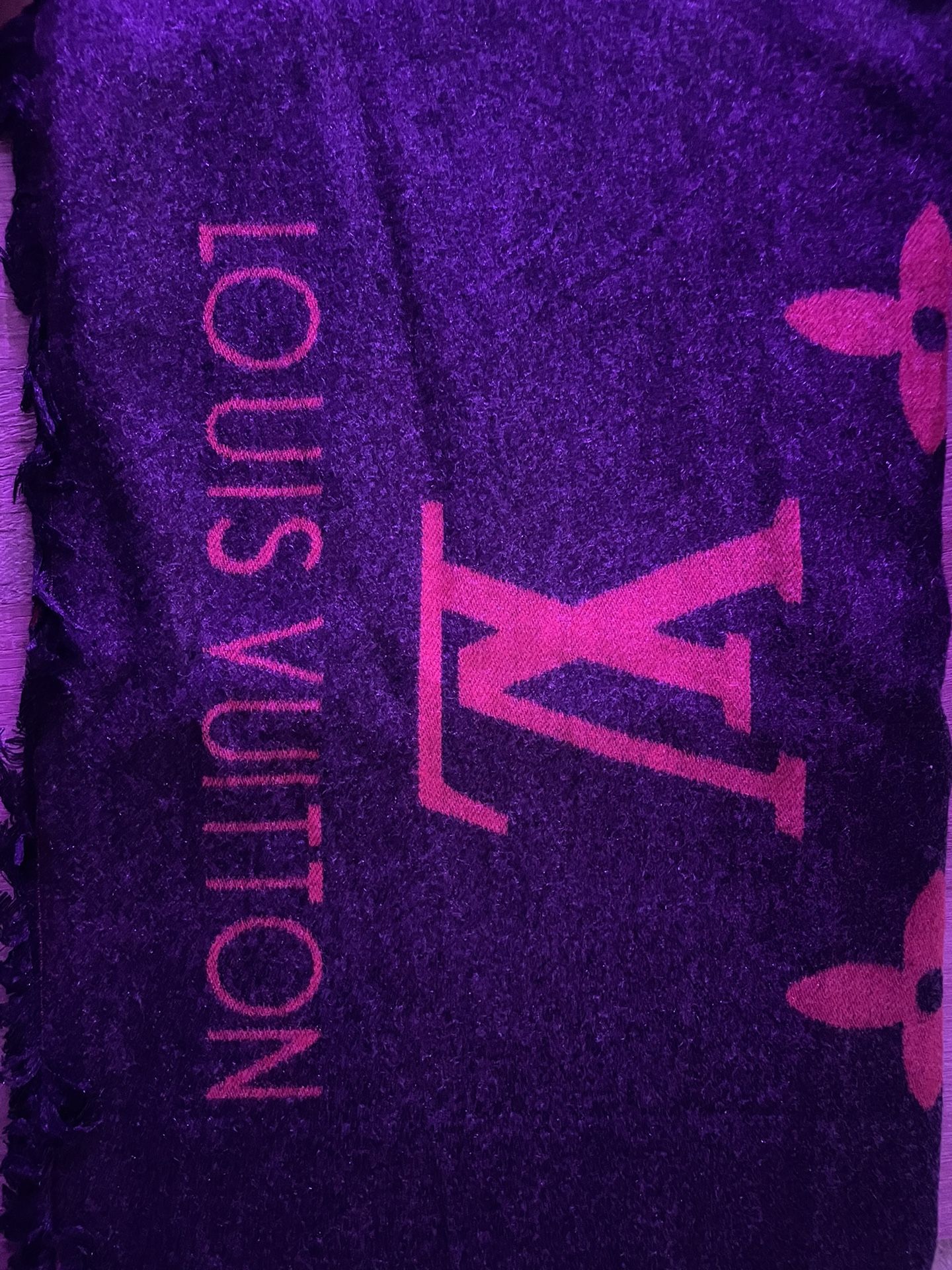 Lv Scarf