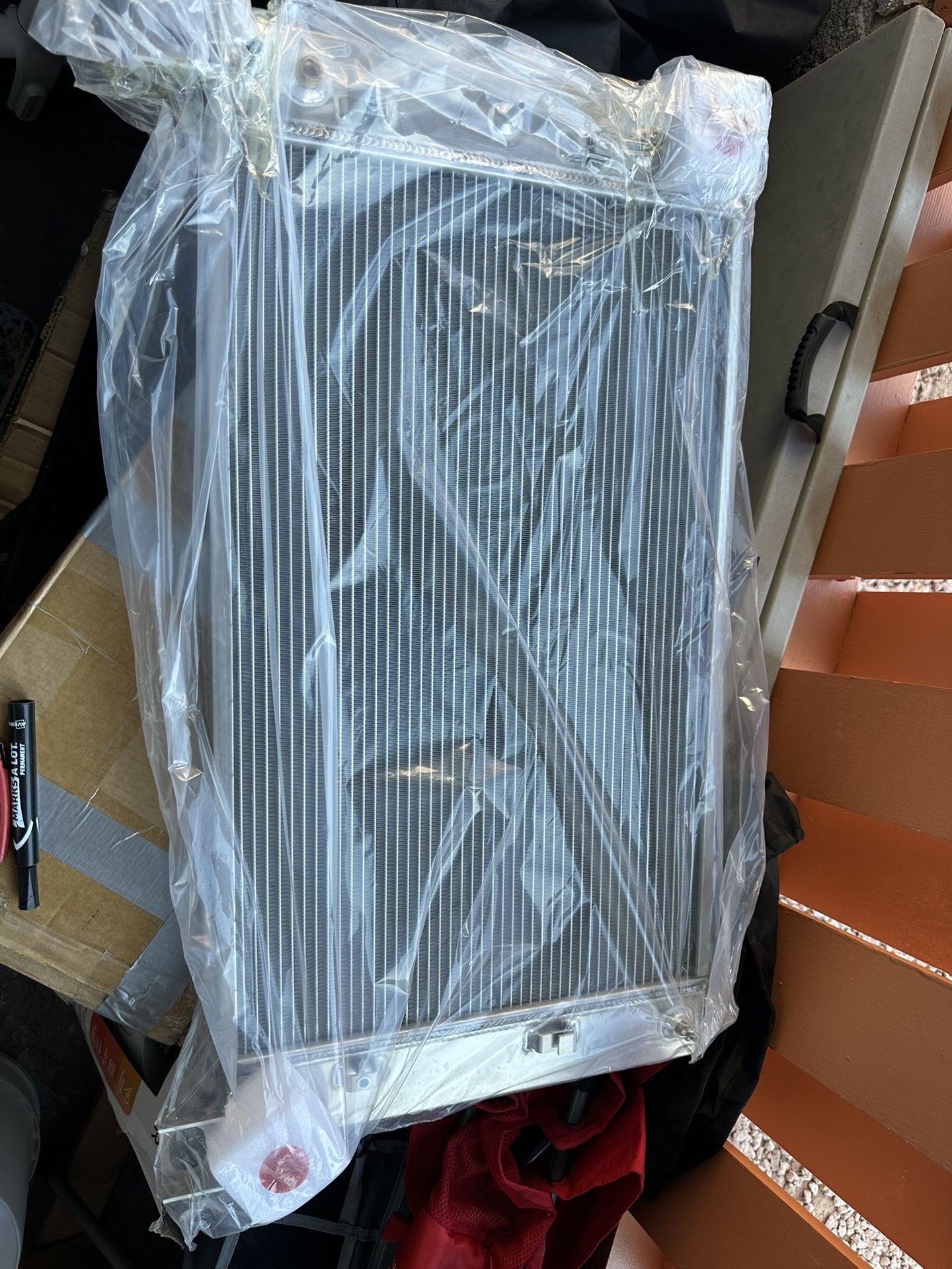 Aluminum Radiator for 99-12 Chevy Silverado 1500 Tahoe 4.8 5.3L V8