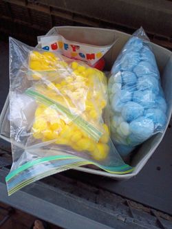 ,puffy pom's