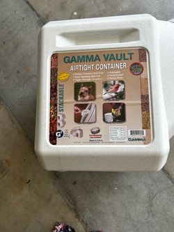 Large dog or pet food storage container