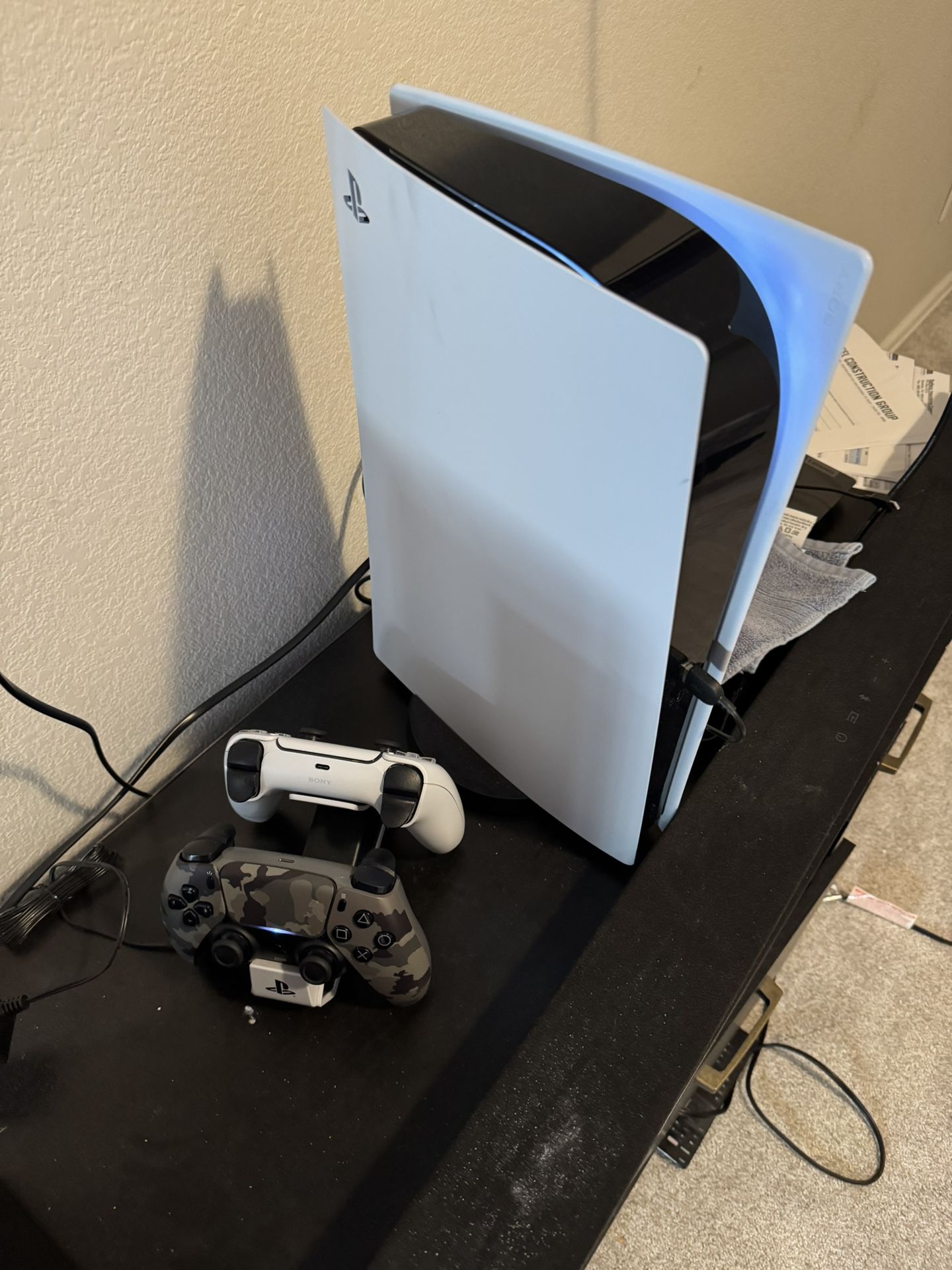 Digital Ps5 With Controllers And Charger