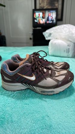 Women Nike shoes size 9