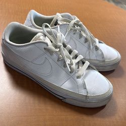 Nike size 8 women