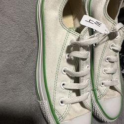 Converse  Kids  4 Pick Up Near 67th Ave And Peoria Like New 