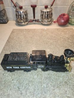 Shing Fat LTD Hui Yang Classic Steam Train Locomotive 5.25" Black/Gold