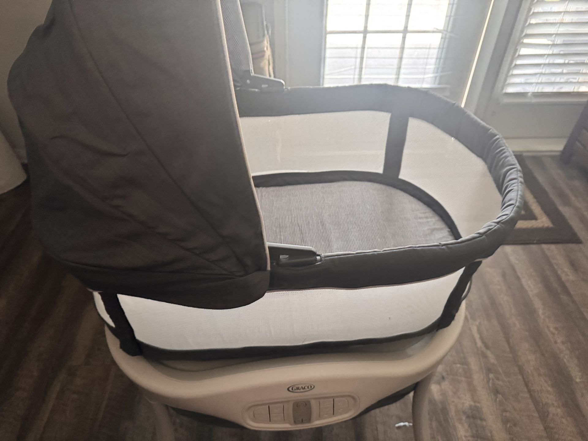 Graco baby bassinet