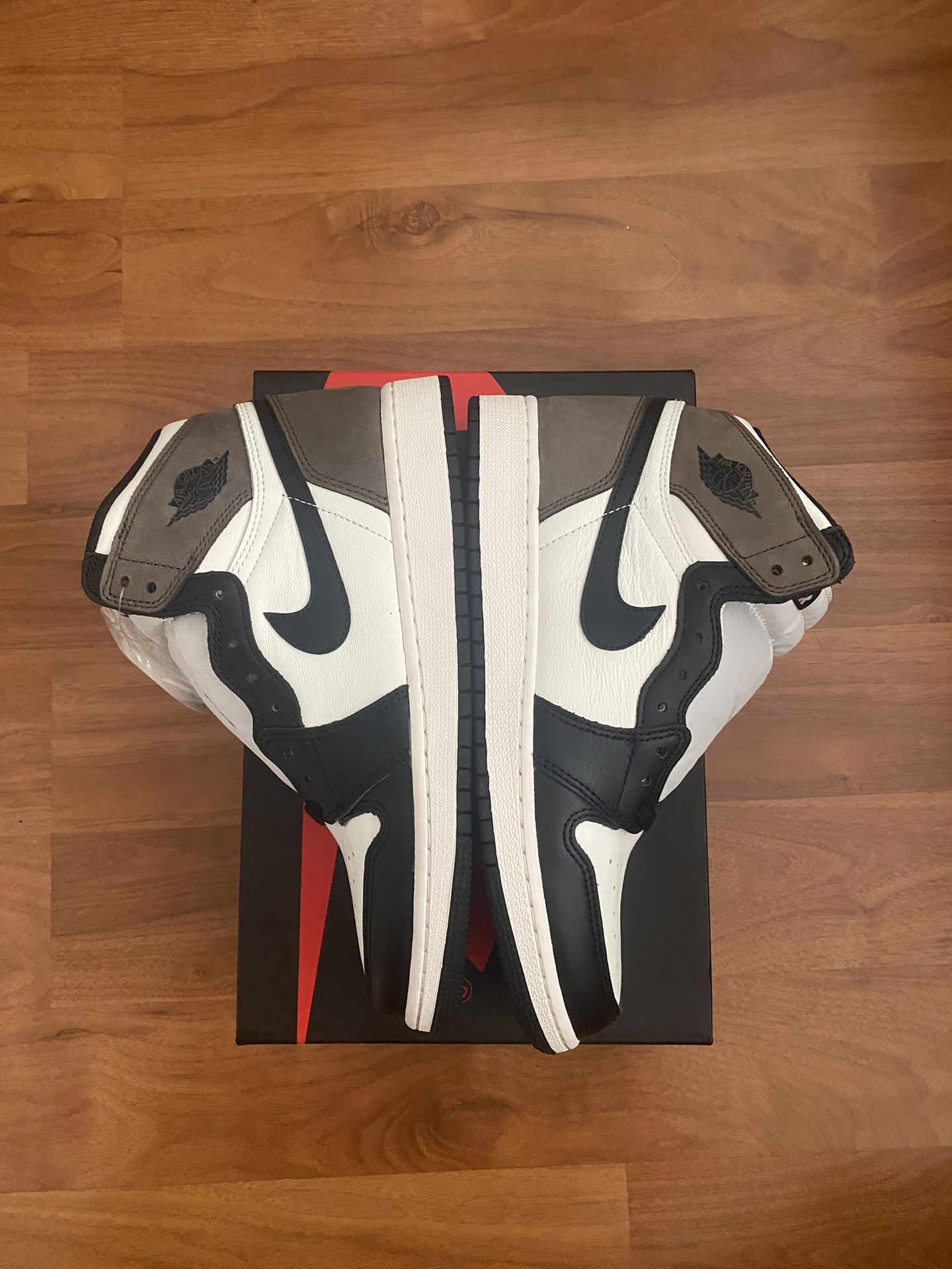Nike Jordan 1 Mocha