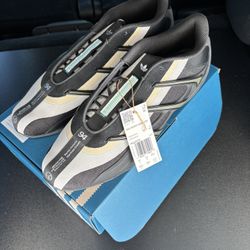 Bad Bunny Adiracer GT men’s size 10 1/2