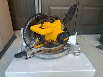 DEWALT Miter Saw, Single Bevel, Compound, 10-Inch, 15-Amp (DW713)