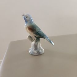 This is a vintage Royal Copley Blue Bird figurine. These figurines were made by the Spaulding China Company in Sebring, Ohio, from 1939 to 1960. 
