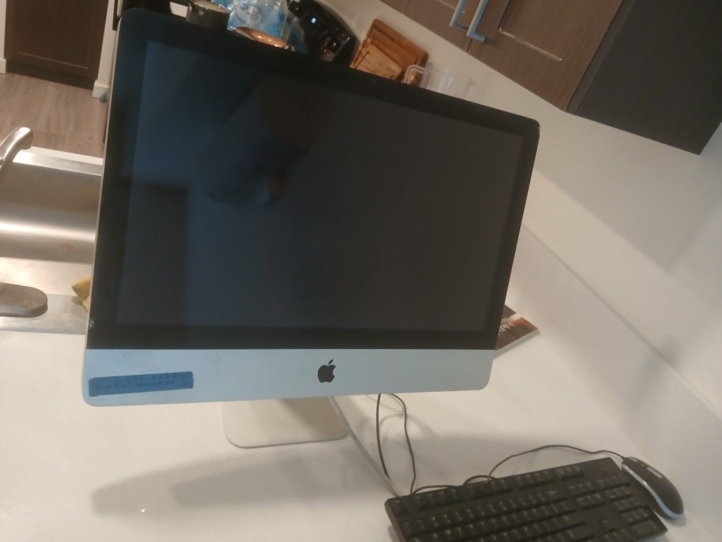 Apple iMac Desktop – Great Condition – Works – $250 OBO