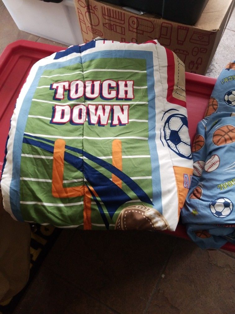 Boys Fui Size Comforter, Blankets and Pillow Case Very good Condition All For $30