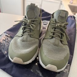 Nike Huaraches Size 9 