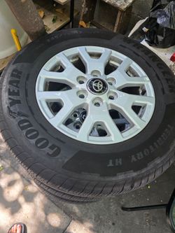 2025 Toyota Tacoma SR5 OEM 17" wheels/tires