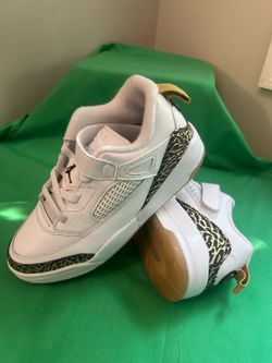 BEEN WORN TWICE NIKE JORDAN SIZE~3 YOUTH