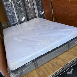PREMIUM LUXURY STEARNS AND FOSTER QUEEN MATTRESS