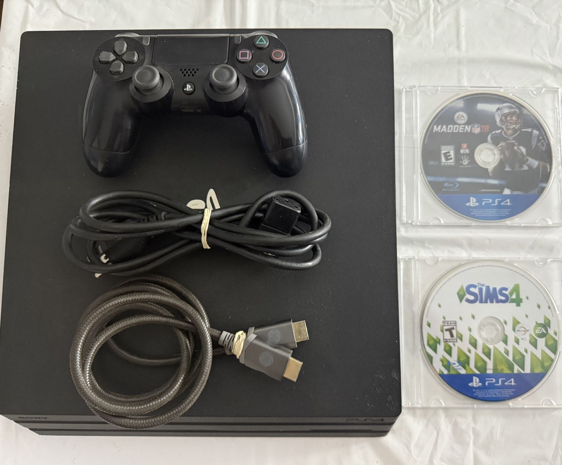 PS4 PRO 1TB HD FULL 4K, very little use, only to watch movies, includes cables and original control + 30 days warranty