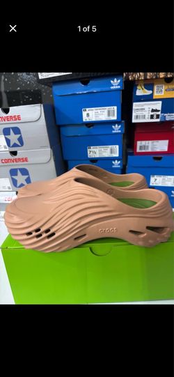 New - Crocs Echo Wave Size 11 M