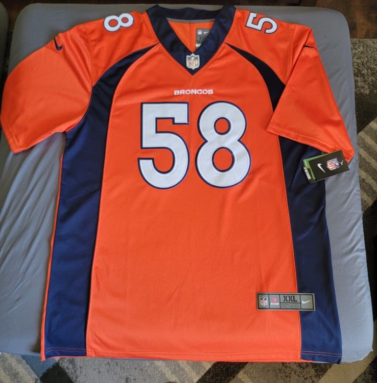 Denver Broncos Von Miller Jersey
Size: Mens XXL