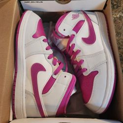 Girls Jordan 1 Mid (ps) Size 2.5Y