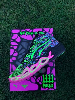 Basketball shoes
