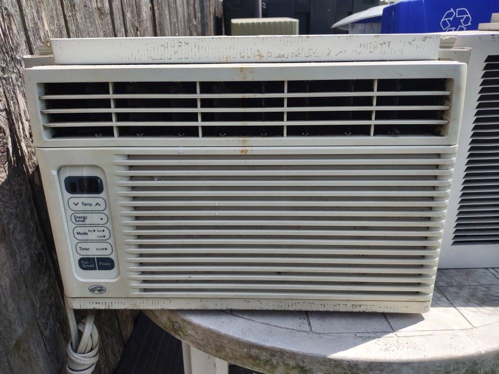 Window Air Conditioner 6000 BTU