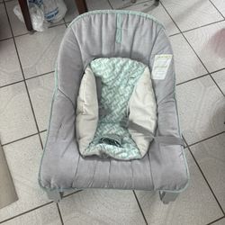 Baby bouncer/rocker chair
