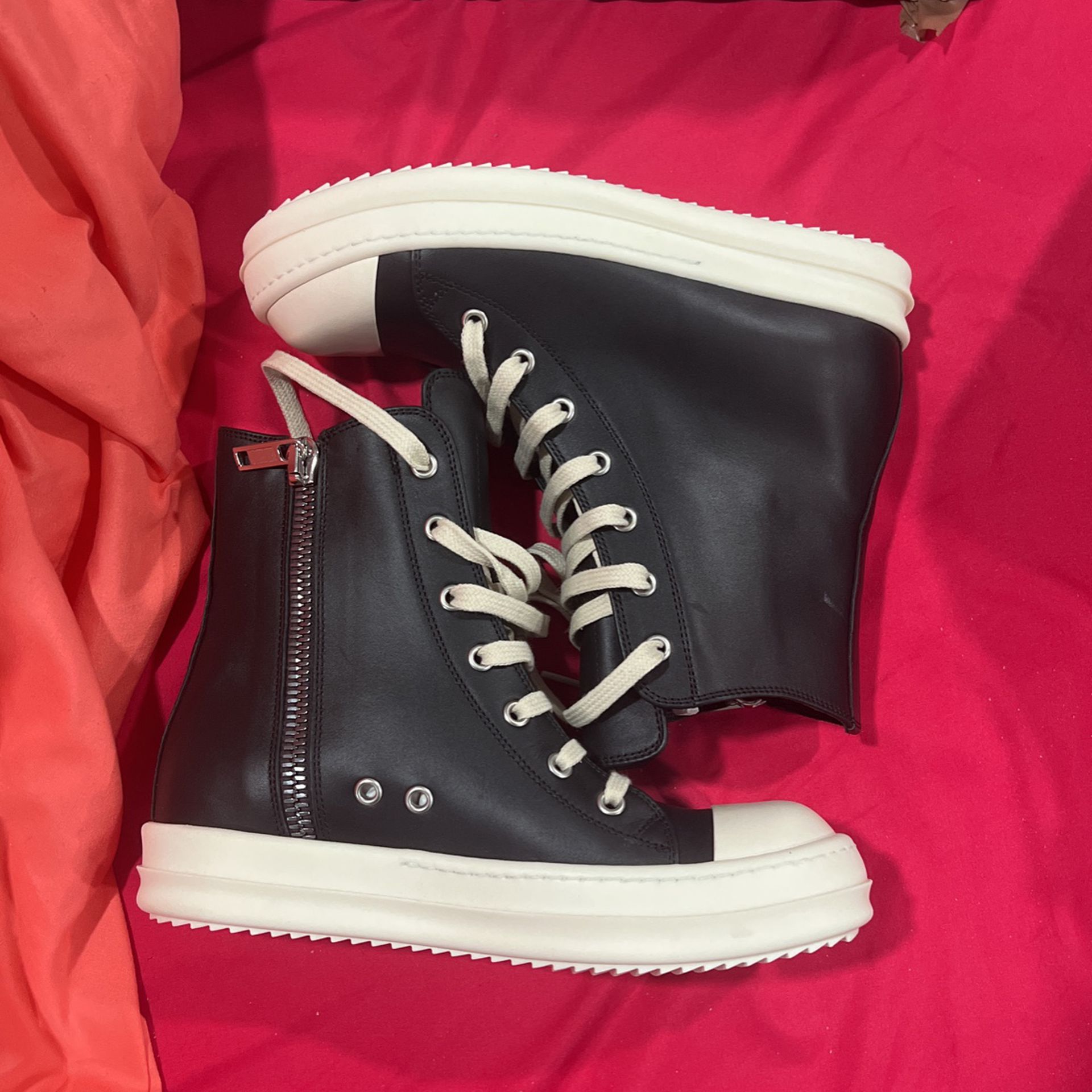 Gucci Uggs for Sale in Monroeville, PA - OfferUp