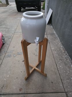 Water dispenser ceramic with wood stand