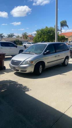 2008 Chrysler town country