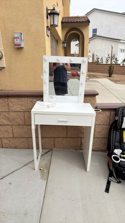 White Vanity Table with Lighted Mirror