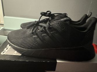 Adidas Questar Size 9