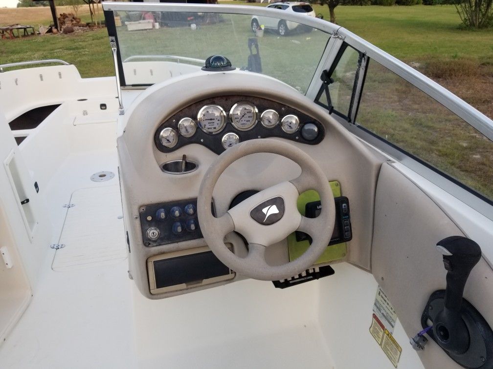 2001 Stingray 220 220 DDS