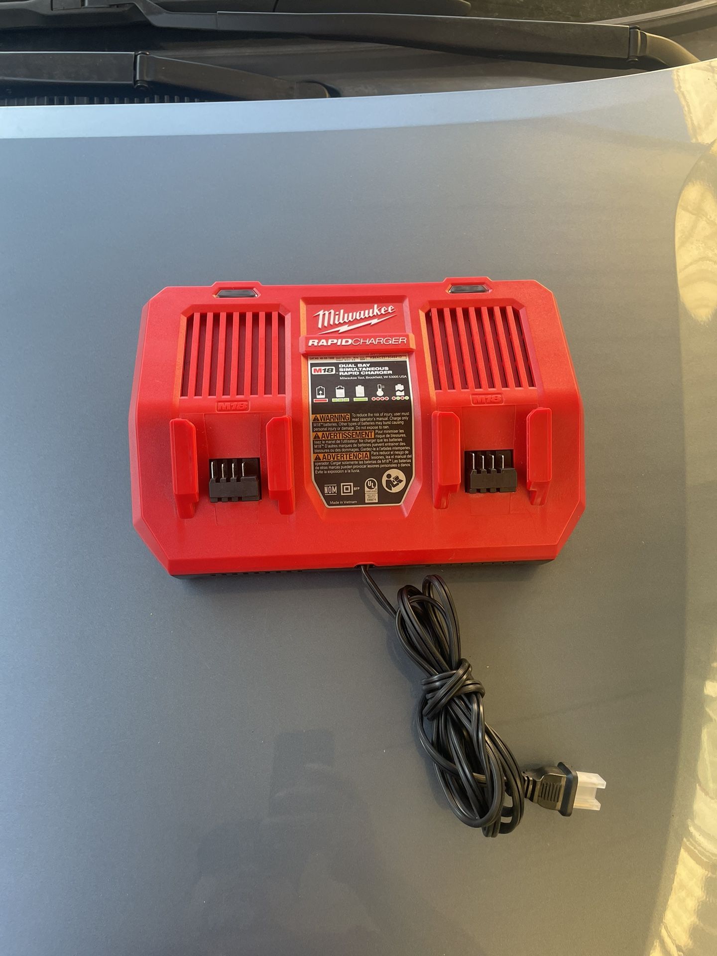 Milwaukee M18 18-Volt Lithium-Ion Dual Bay Rapid Battery Charger