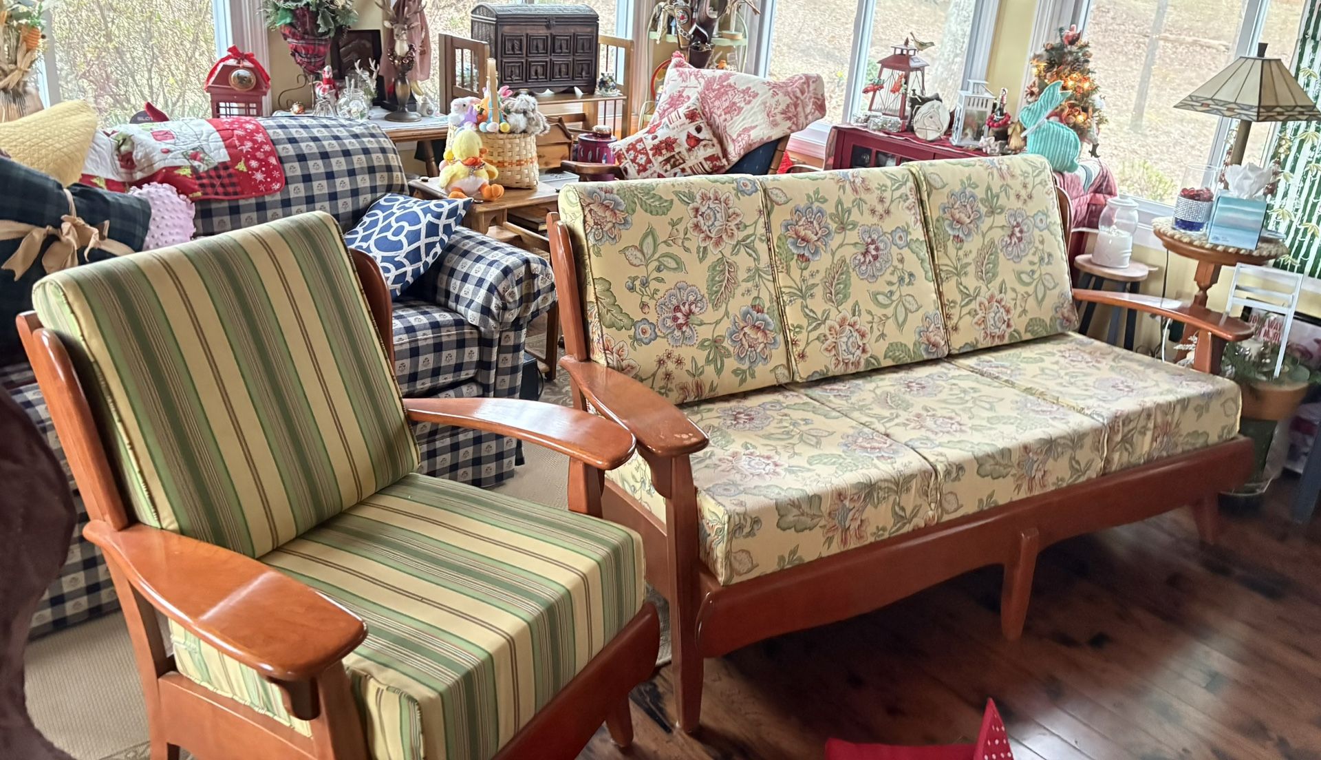 Sun Room Furniture Red Oak 3piece Recently Recovered
