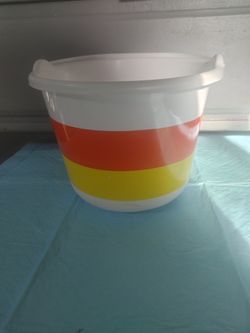 CANDY CORN HALLOWEEN BUCKET