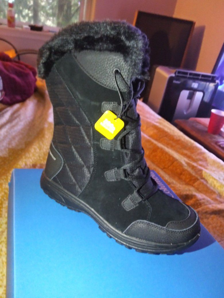 Womens Columbia Boots Brand New 