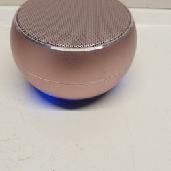 USB Speaker In EXCELLENT CONDITION VERY LOUD AND CLEAR WORKS PERFECT 