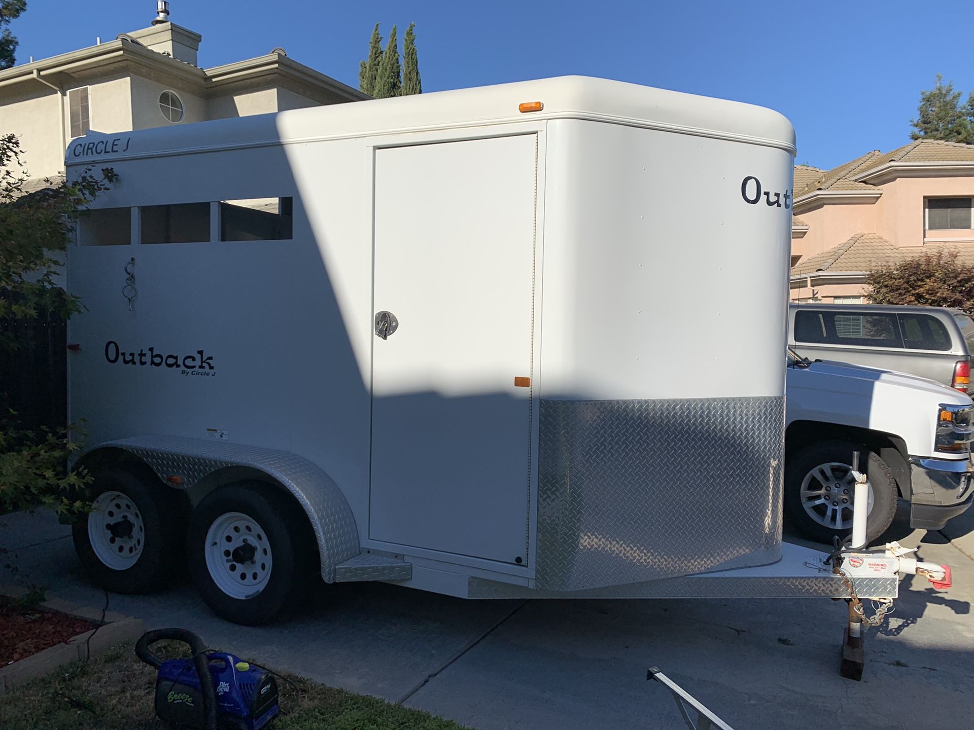 2005 Circle J Outback 2 Horse Trailer