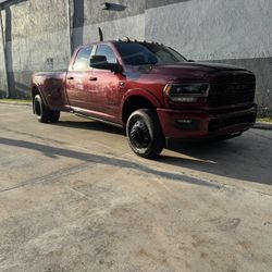 Ram 3500 Limited ✅✅ Clean Carfax 