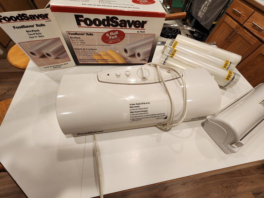Food saver VAC 1075 With Rolls And Holder
