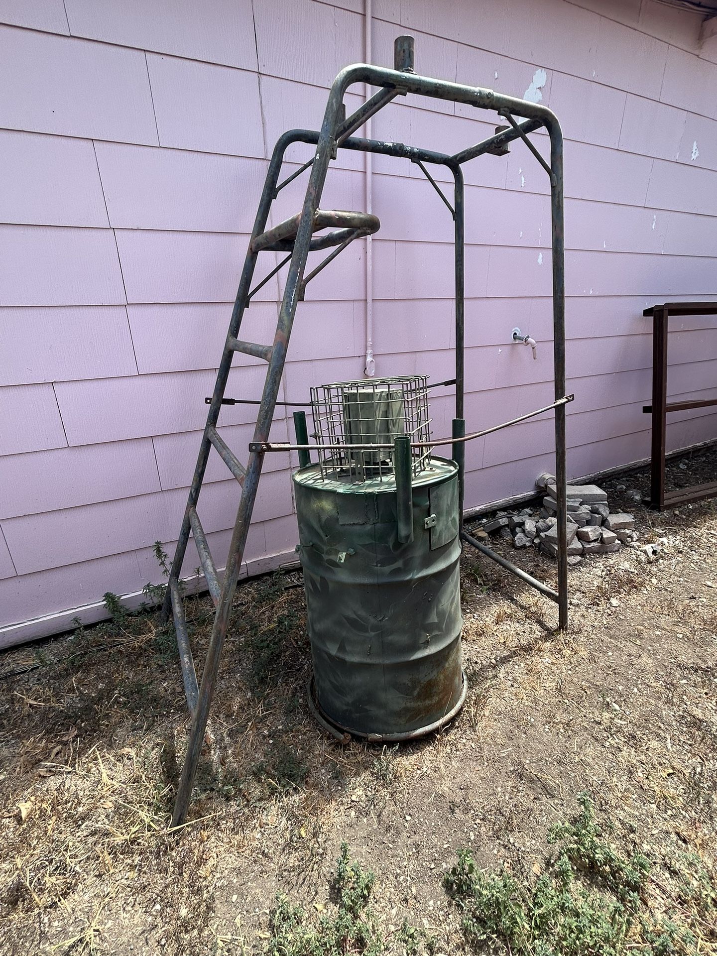 Stand Up Deer feeder
