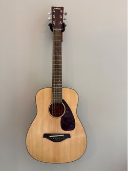 Yamaha JR Acoustic Guitar in mint condition, natural finish